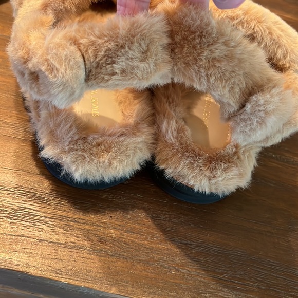 Stuart Weitzman Elodie Chill Faux Fur Sandals - Picture 4 of 11